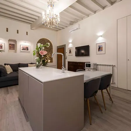 Deluxe Pitti By Mmega