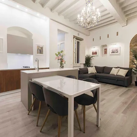 Deluxe Pitti By Mmega Apartman *